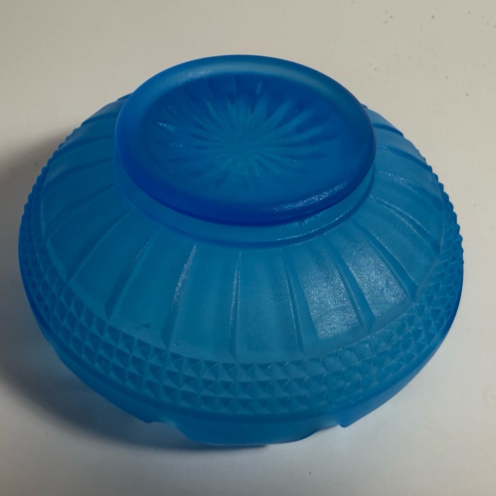 Vintage Satin Ice Blue Diamond Point Berry Bowls - Picture 3 of 9